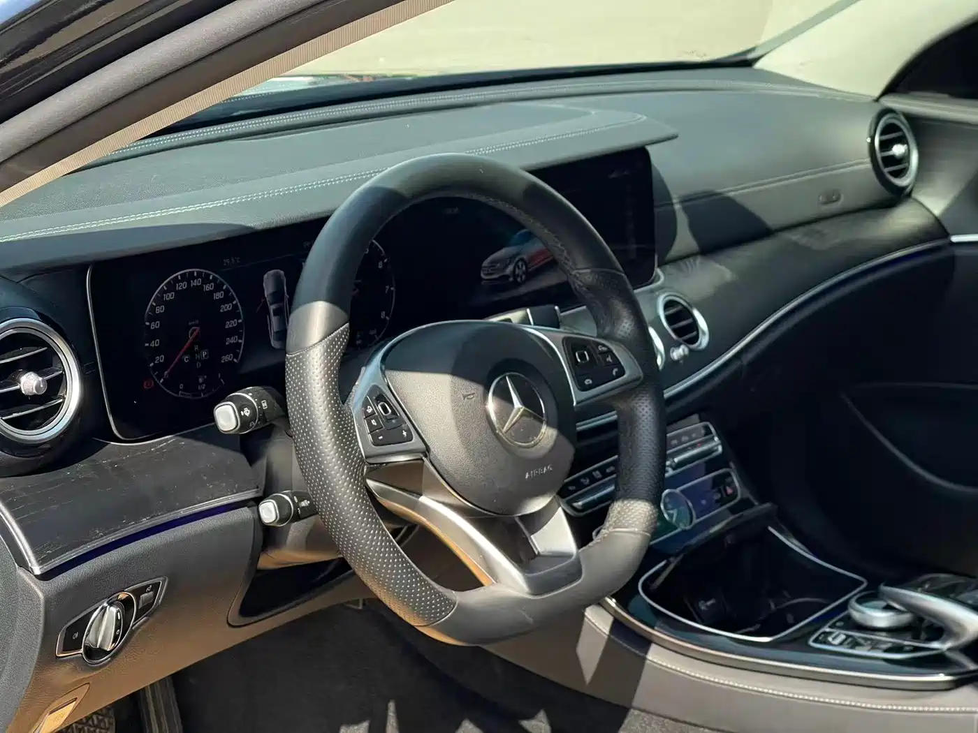Фото 4 - Mercedes-Benz E-Class