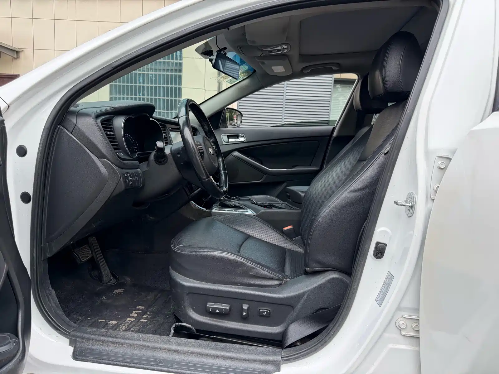 Photo 9 - Kia K5