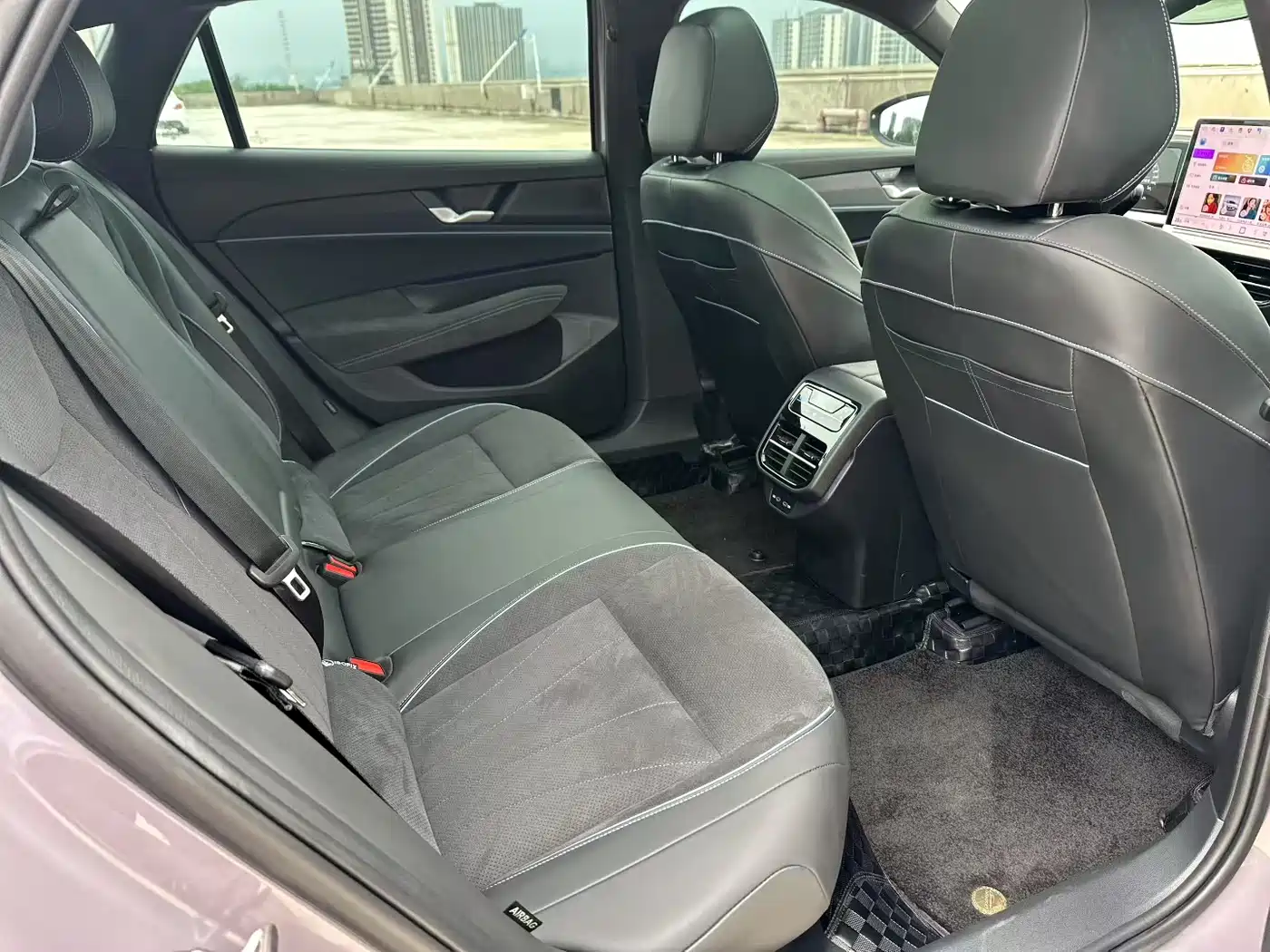 Volkswagen Passat 2025 Model Pro 380TSI Starlight Dragon Edition фото 6