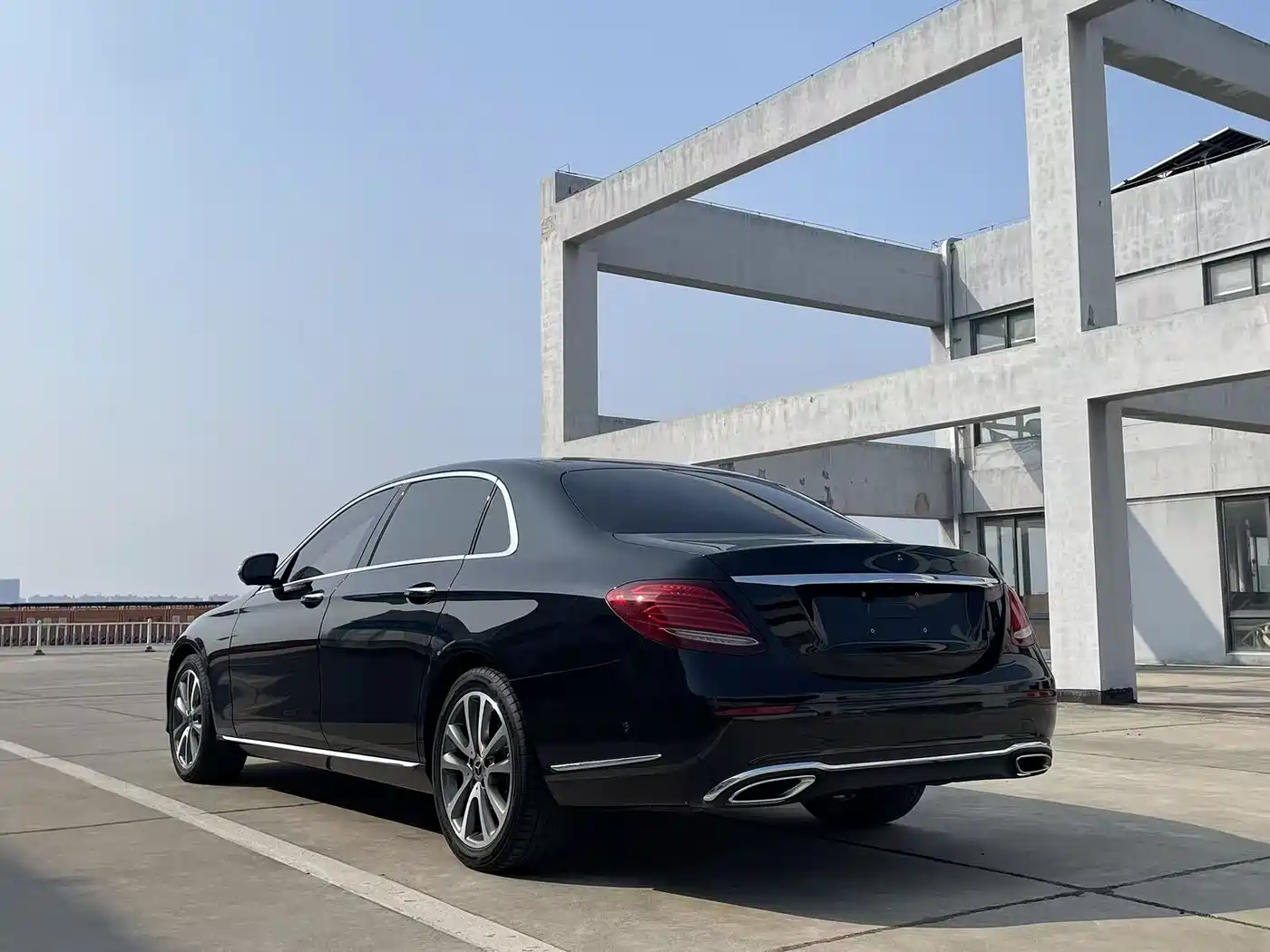 Mercedes-Benz E-Class 2017 E 300 L Luxury фото 7