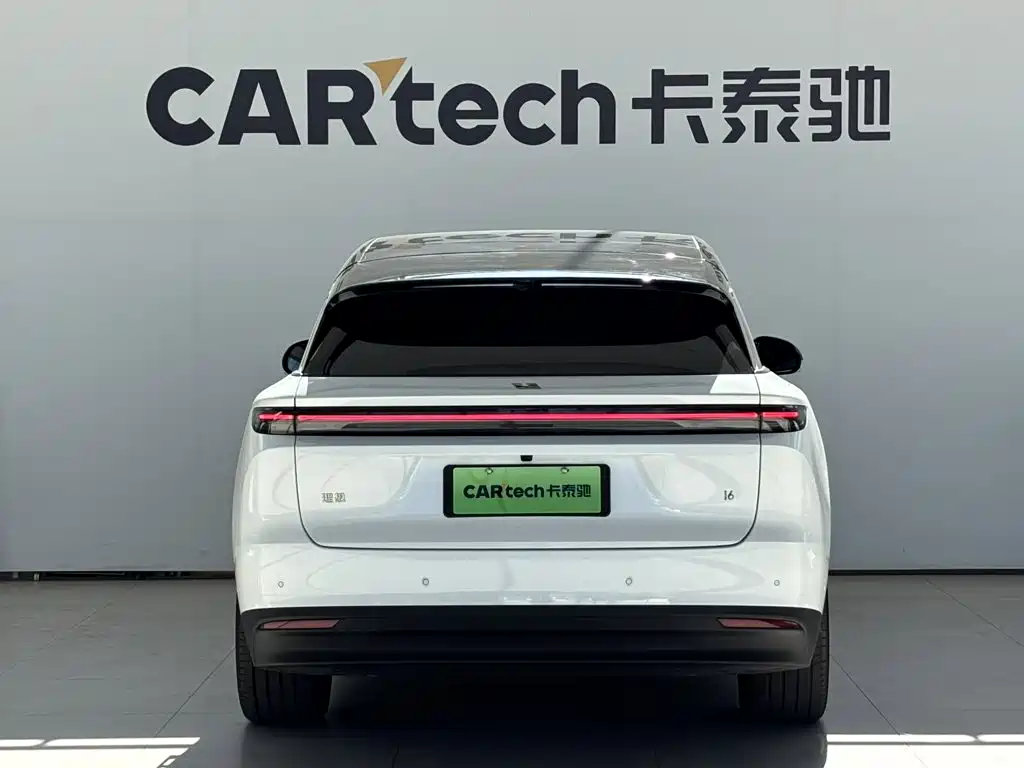 Li Auto i6 2026 2025 4WD Base Model