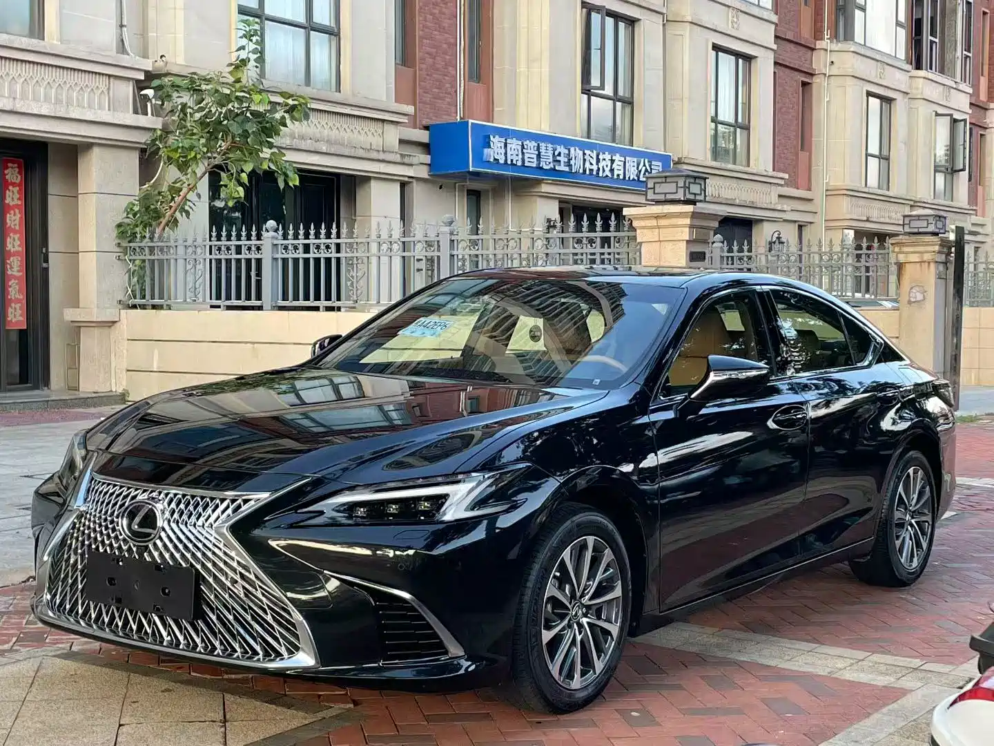 Фото 1 - Lexus ES