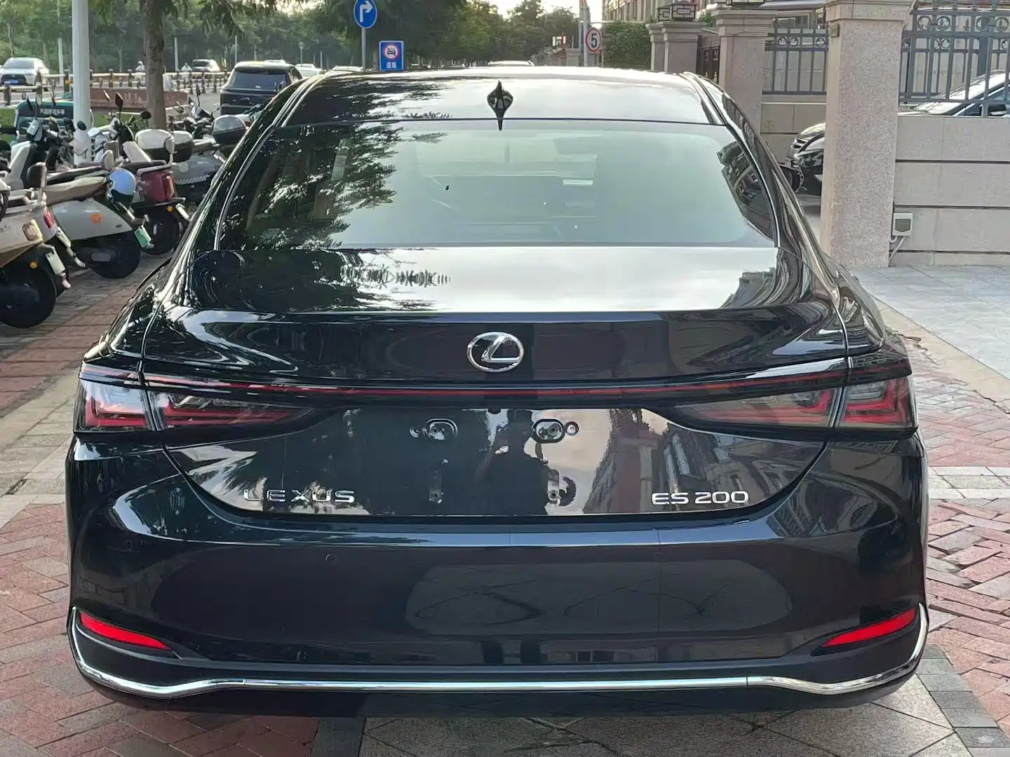 Фото 8 - Lexus ES