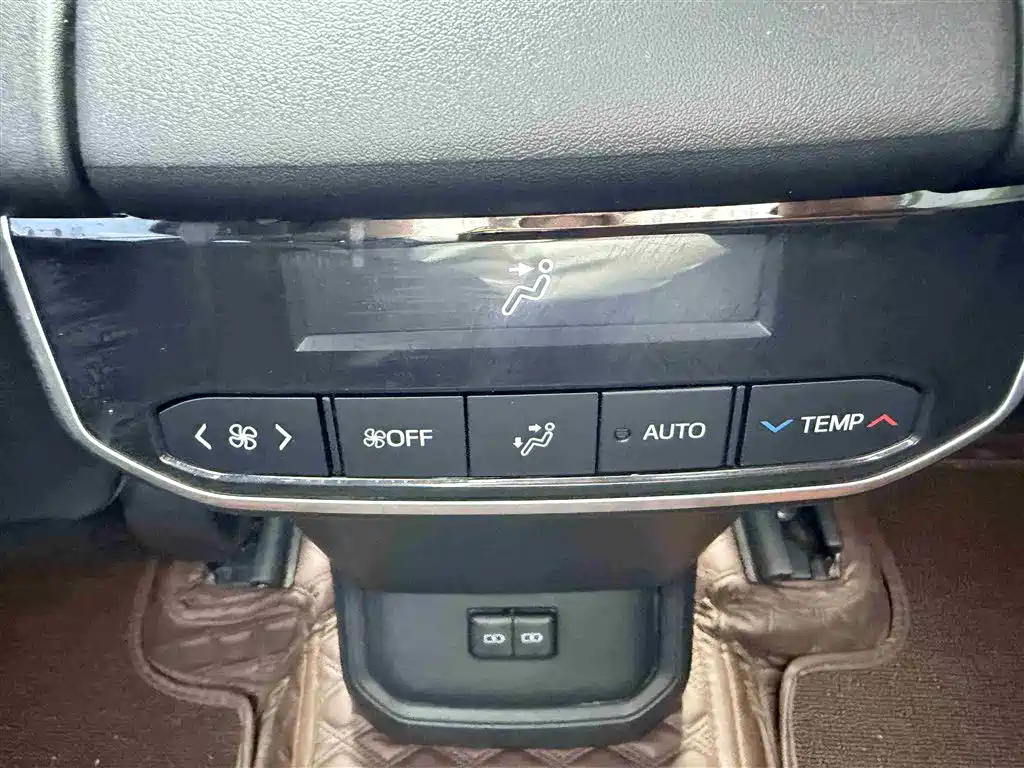 Toyota Highlander 2023 2.5L Smart Hybrid Dual Engine FWD Premium 7-Seater фото 15