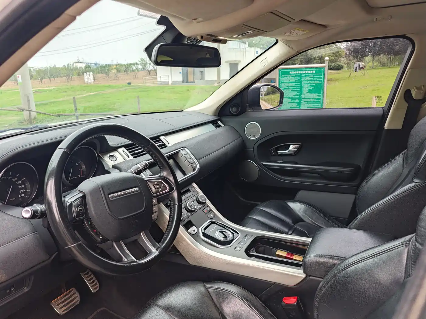 Land Rover Range Rover Evoque (Import) 2014 2.0T 5-door Brilliance Premium фото 17