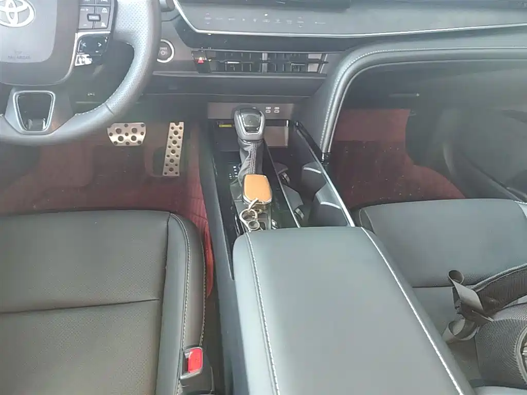 Toyota Camry 2026 Hybrid 2.0HSE Sport Lite Edition фото 14