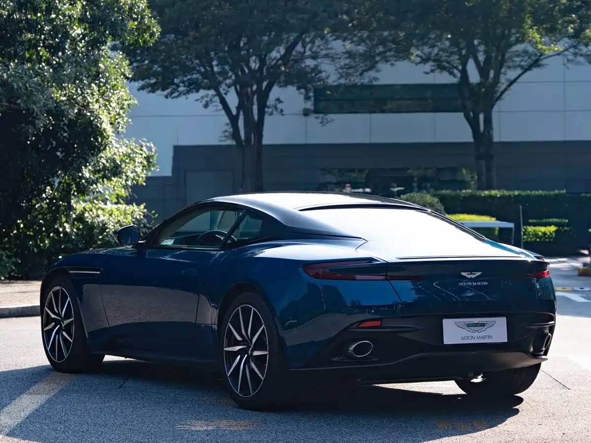 Aston Martin DB11 2022 2022 4.0T V8 Coupe