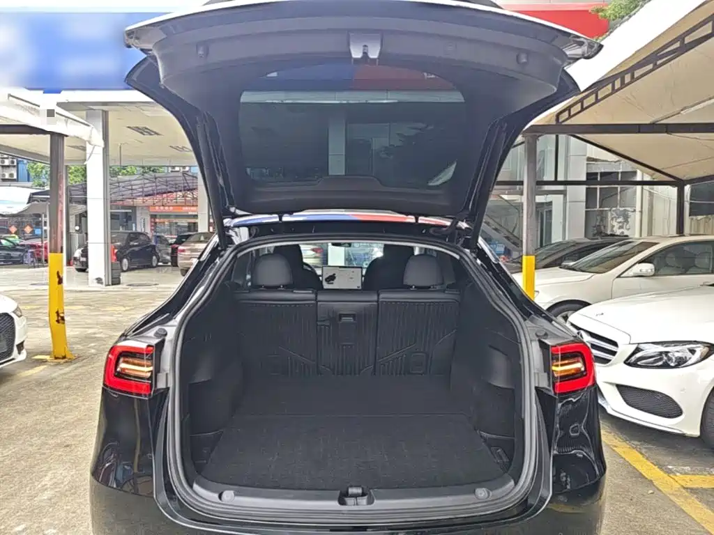 Фото 19 - Tesla Model Y