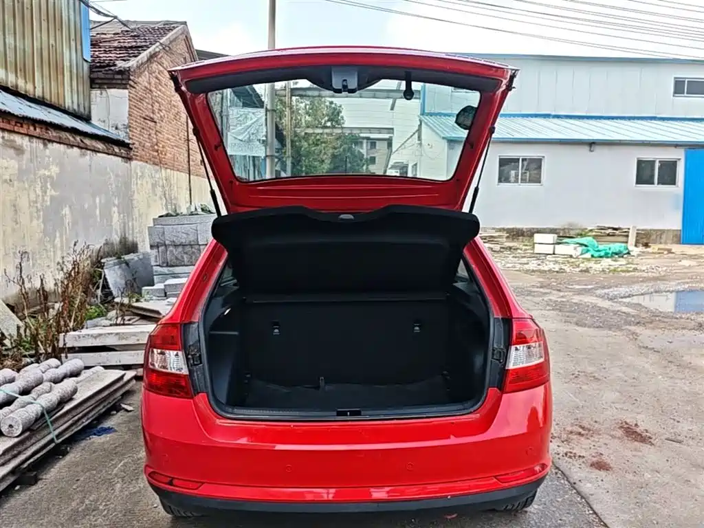 Škoda Skoda Rapid Spaceback 2016 Facelift 1.6L Automatic Forward Edition фото 19