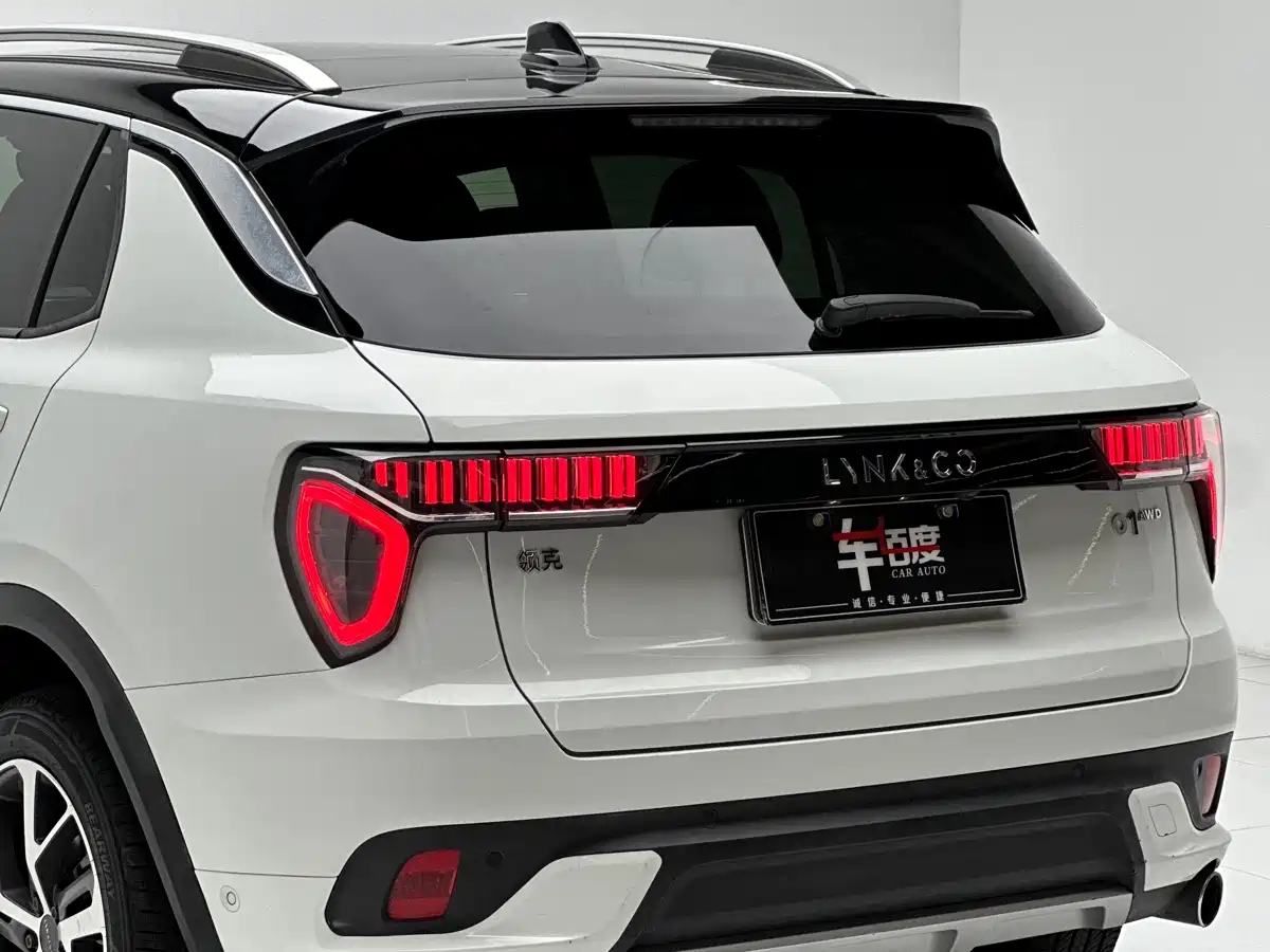 Lynk & Co 01 2017 2.0T AWD Pro фото 12