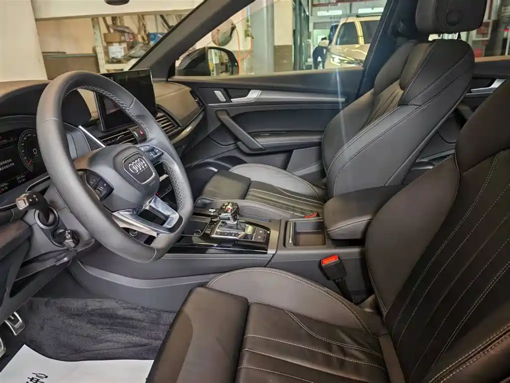 Audi Q5L 2023 40T Luxury Dynamic фото 3