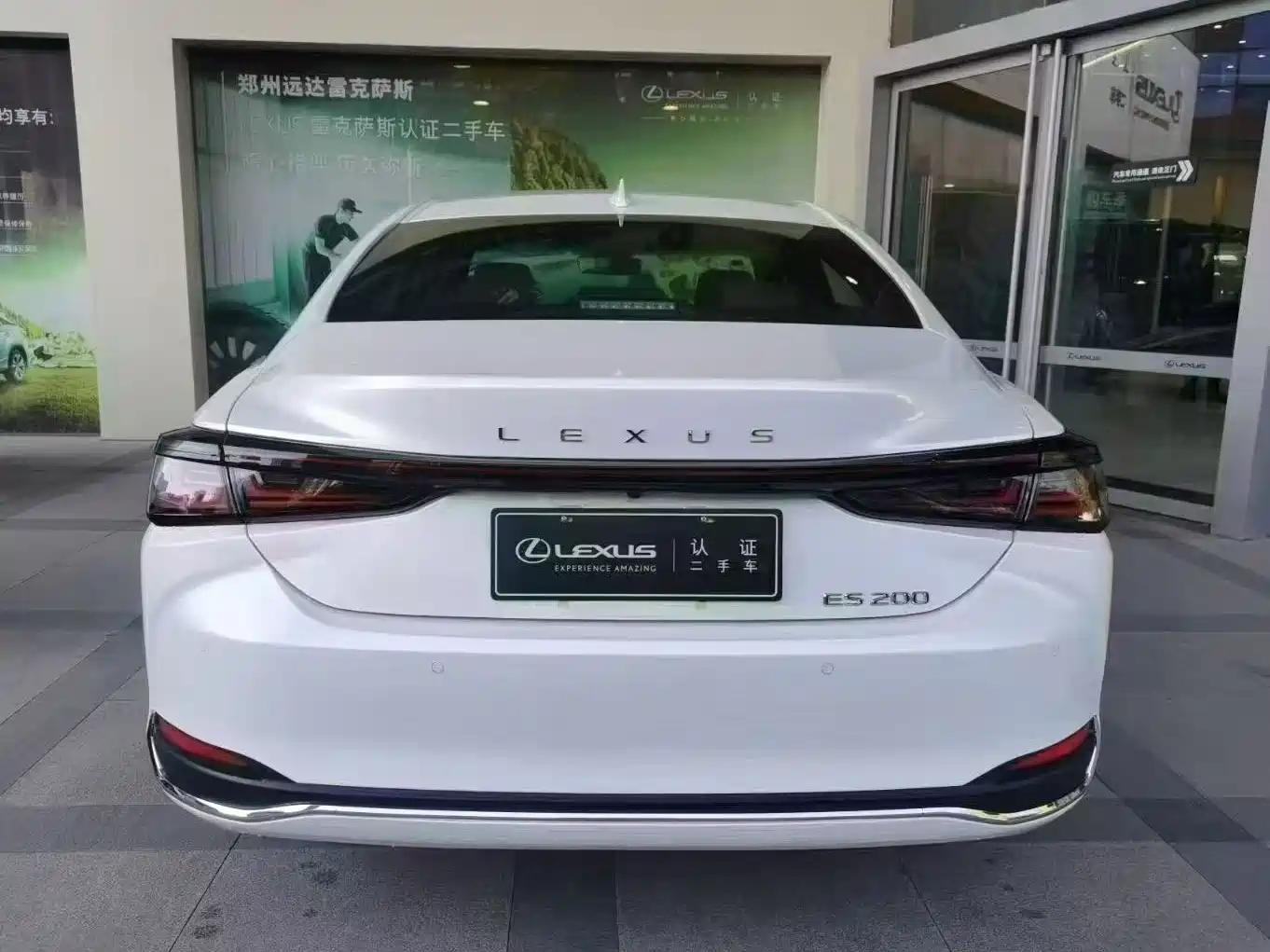 Lexus ES 2025 200 Ultimate Edition фото 3