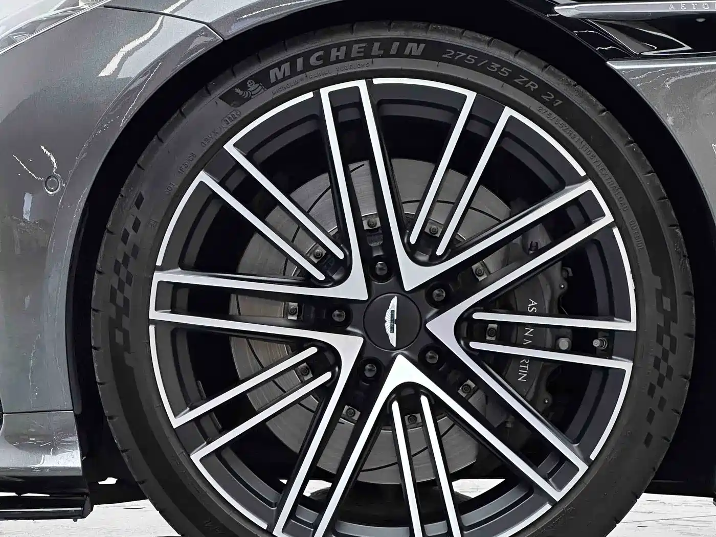 Aston Martin DB12 2024 2025 4.0T V8 Coupe