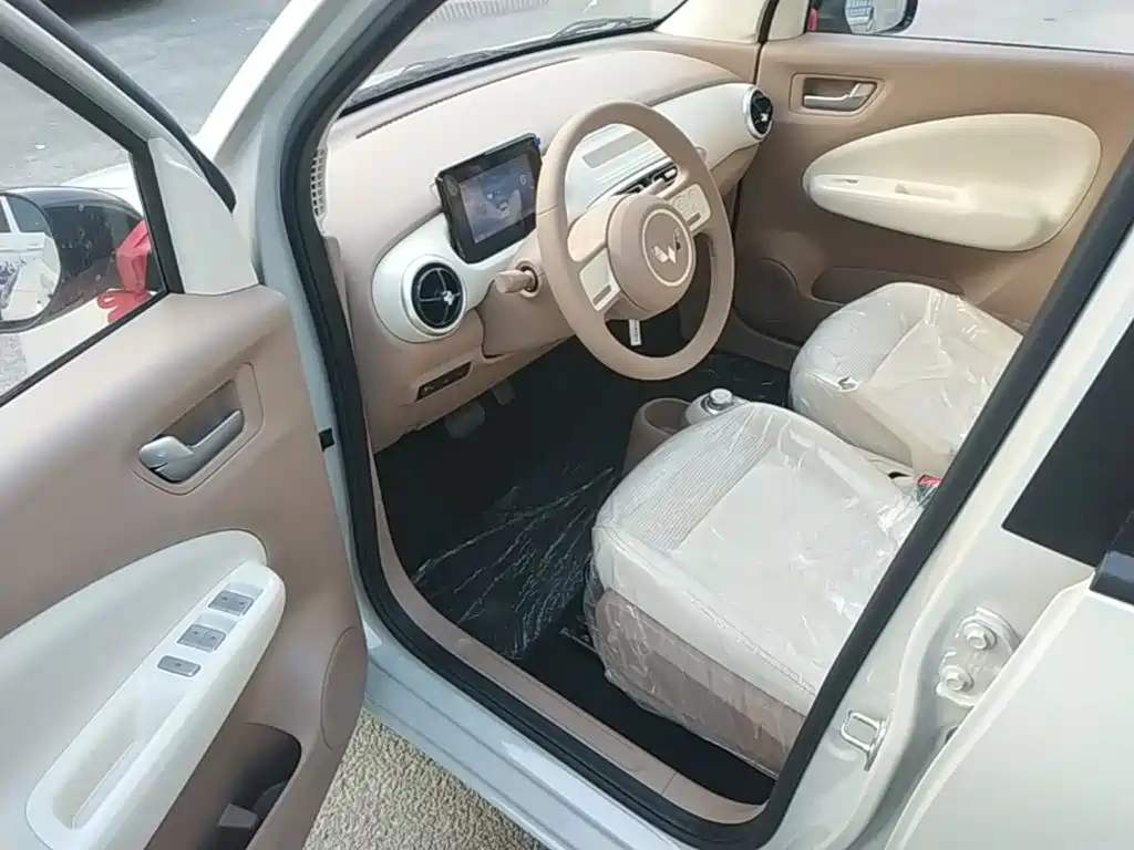 صورة 16 - Wuling Motors Hongguang MINIEV