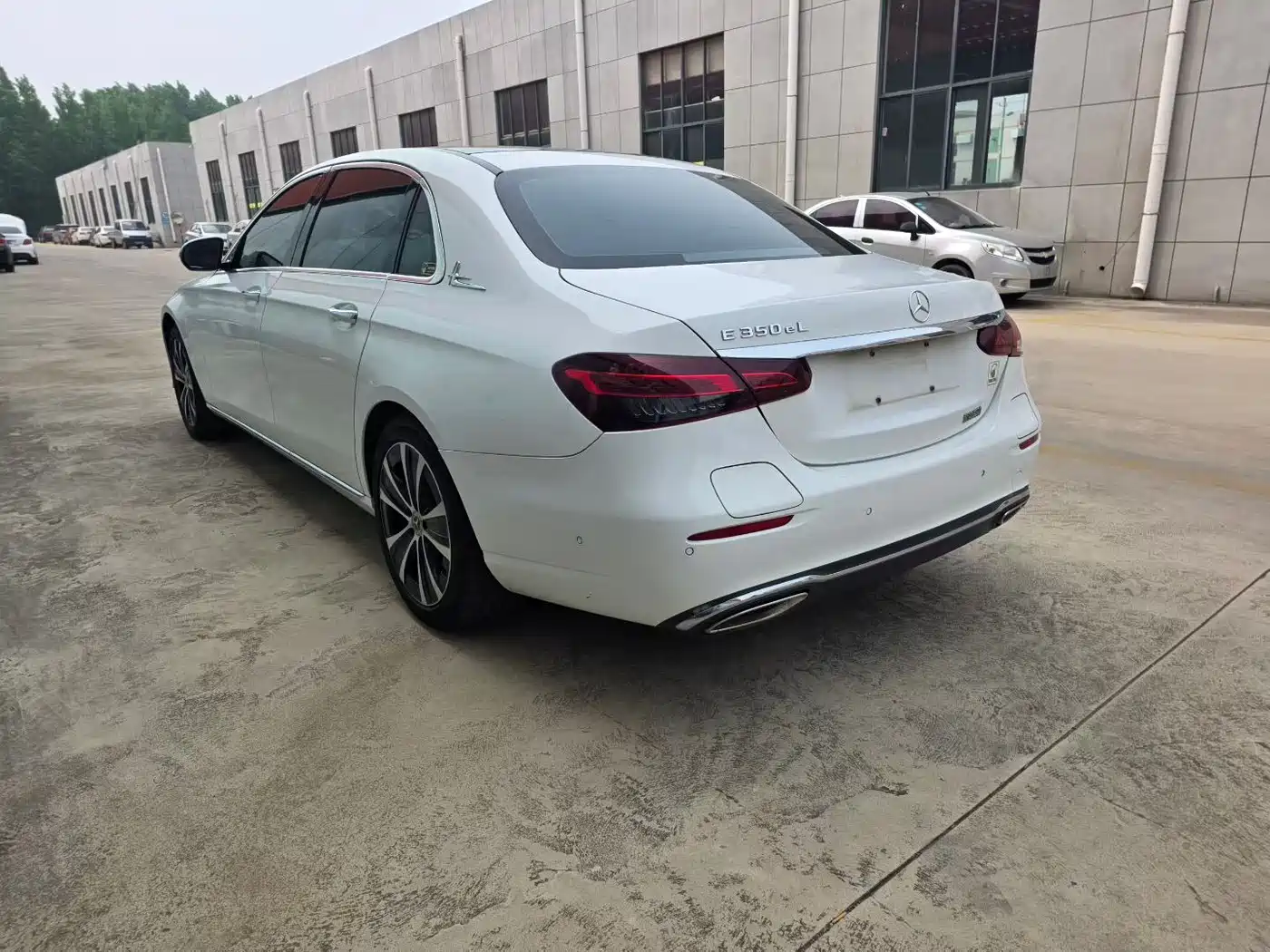Mercedes-Benz E-Class New Energy 2022 Facelift E 350 e L Plug-in Hybrid Sedan фото 6