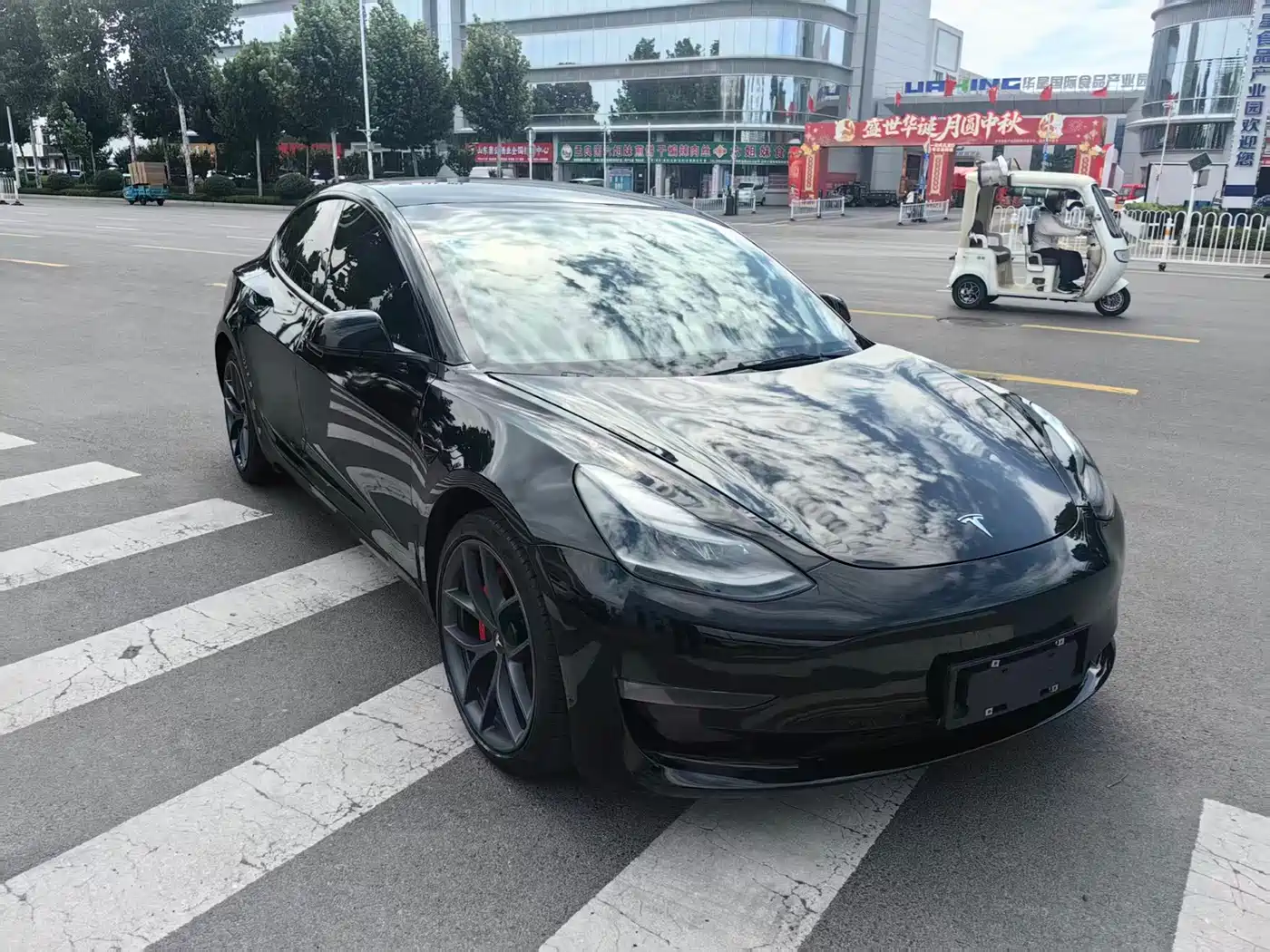 Фото 2 - Tesla Model 3