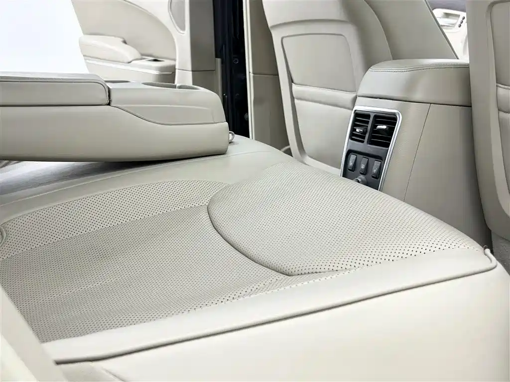 Chrysler 300C (Import) 2015 2013 Model 3.6L Premium Comfort Edition