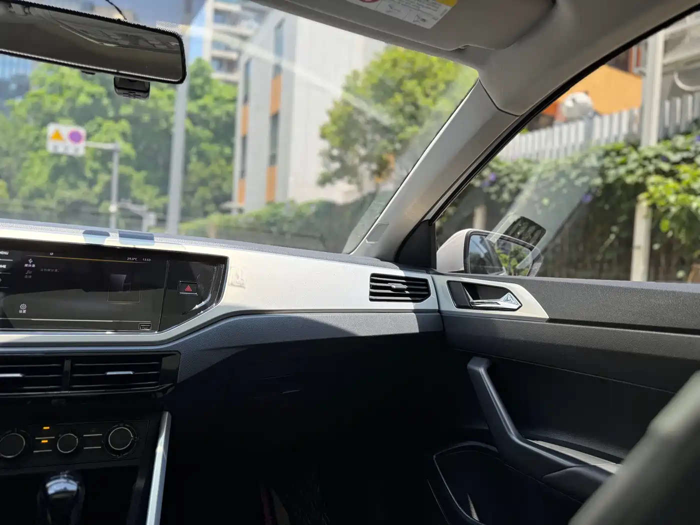 Volkswagen Polo 2023 Plus 1.5L Automatic Colorful Tech Edition фото 16