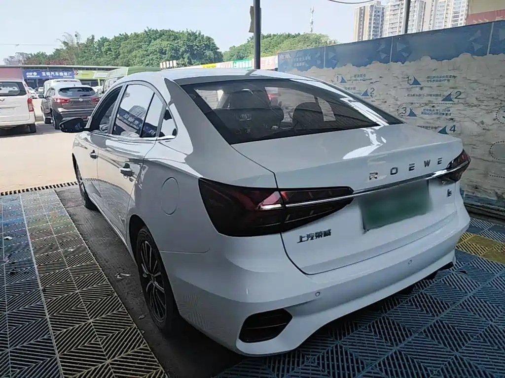 Фото 5 - Roewe i5