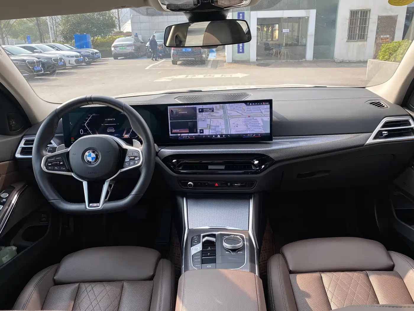 BMW 3 Series 2025 330Li M Sport Night Edition фото 14