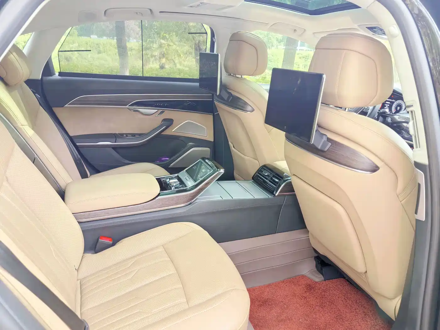 Фото 7 - Audi A8
