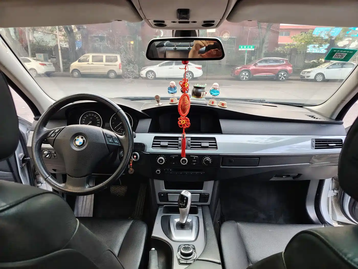 BMW 5 Series 2010 520Li Leading фото 4