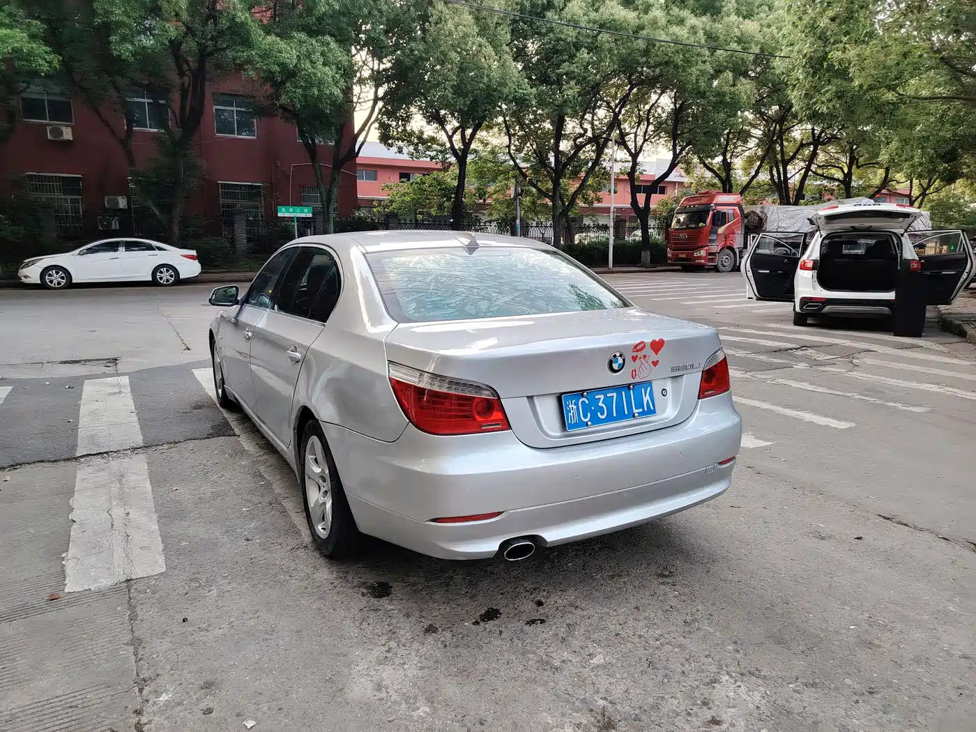 BMW 5 Series 2010 520Li Leading фото 12