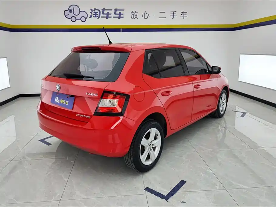Škoda Fabia 2017 1.4L Auto Car Enjoy Edition фото 3
