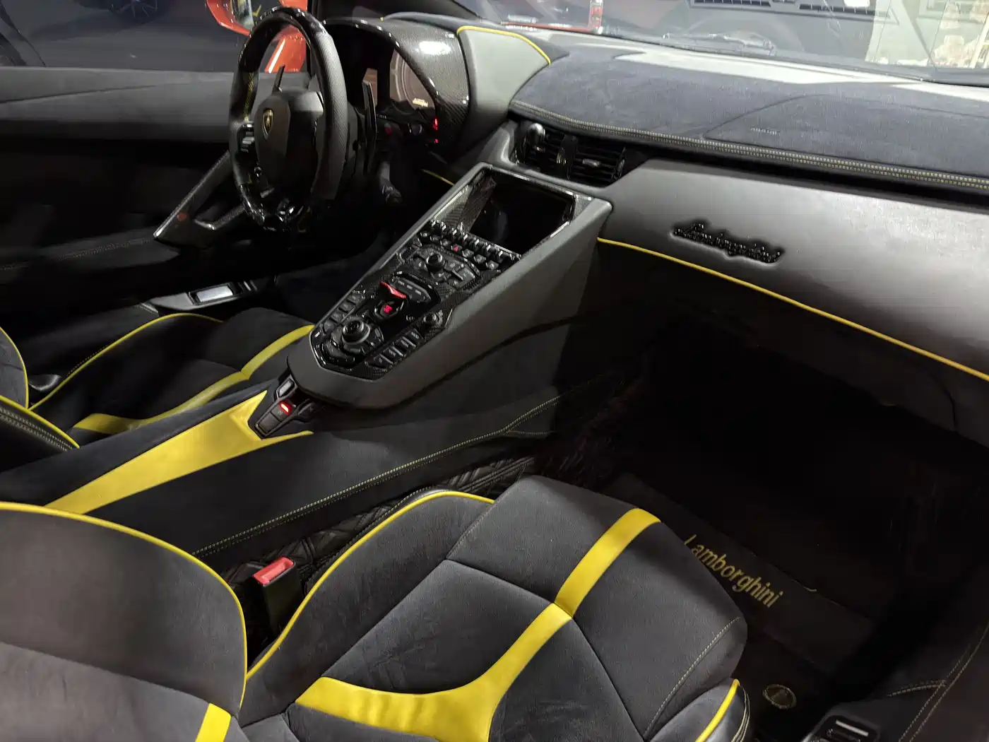 Lamborghini Aventador 2012 2011 LP 700-4