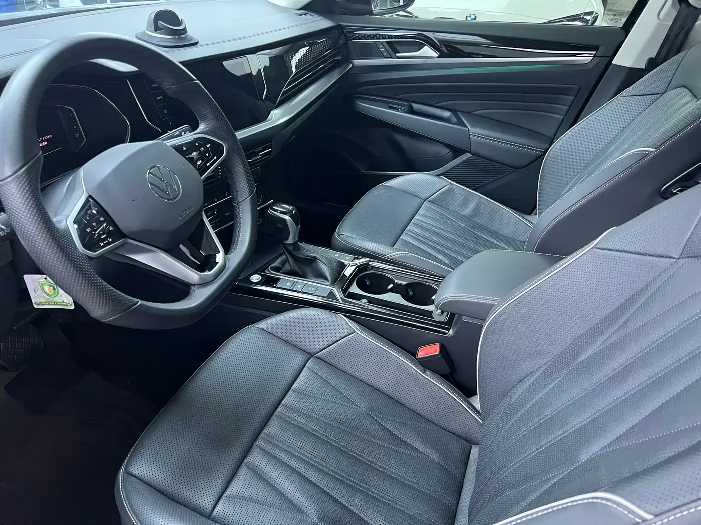 Volkswagen Passat 2023 380TSI Luxury Edition фото 5