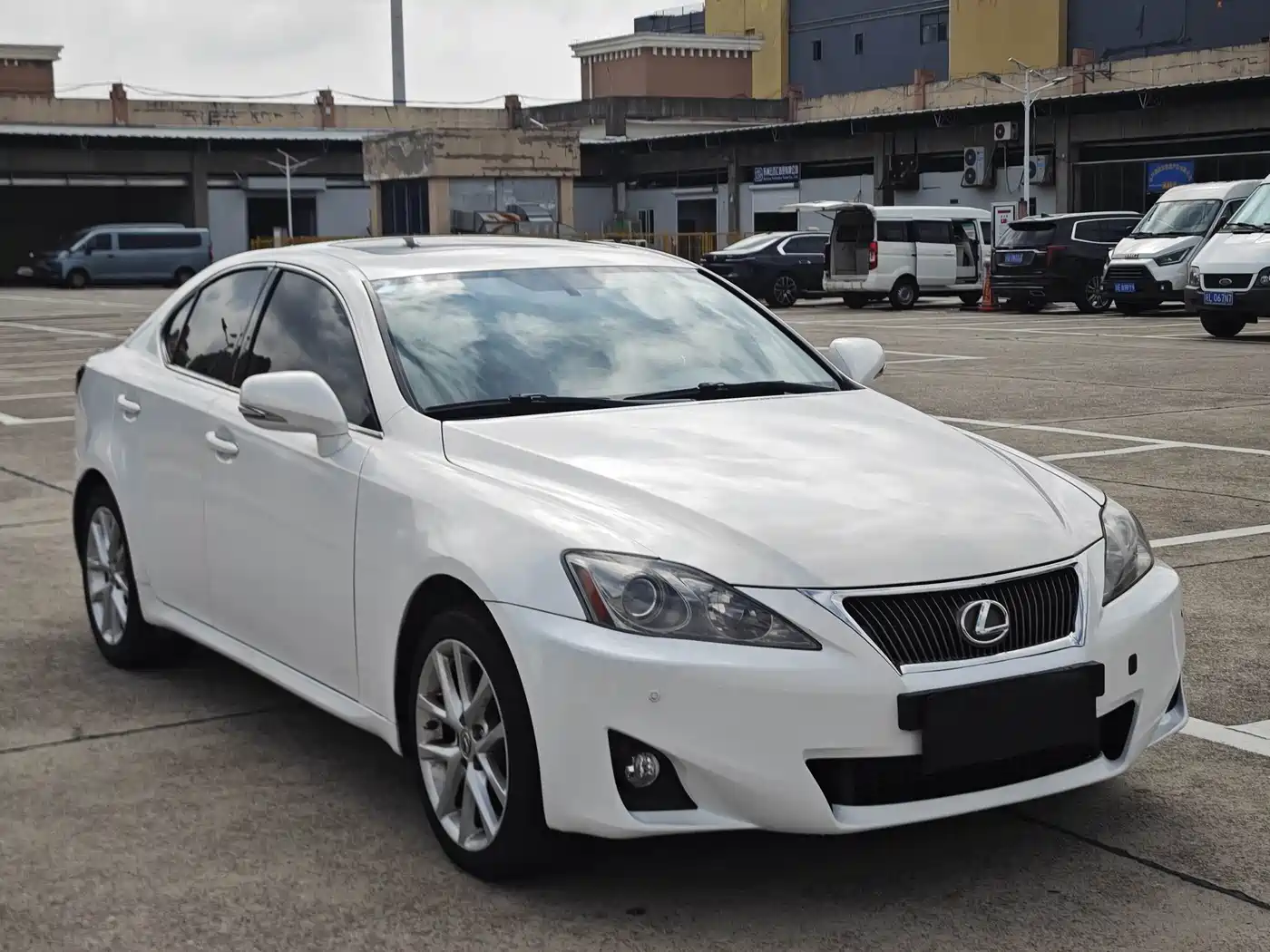 Фото 3 - Lexus IS