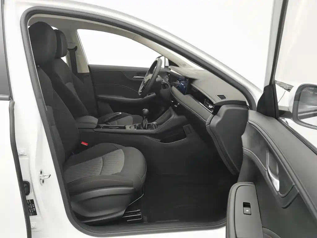 Фото 23 - Roewe i5
