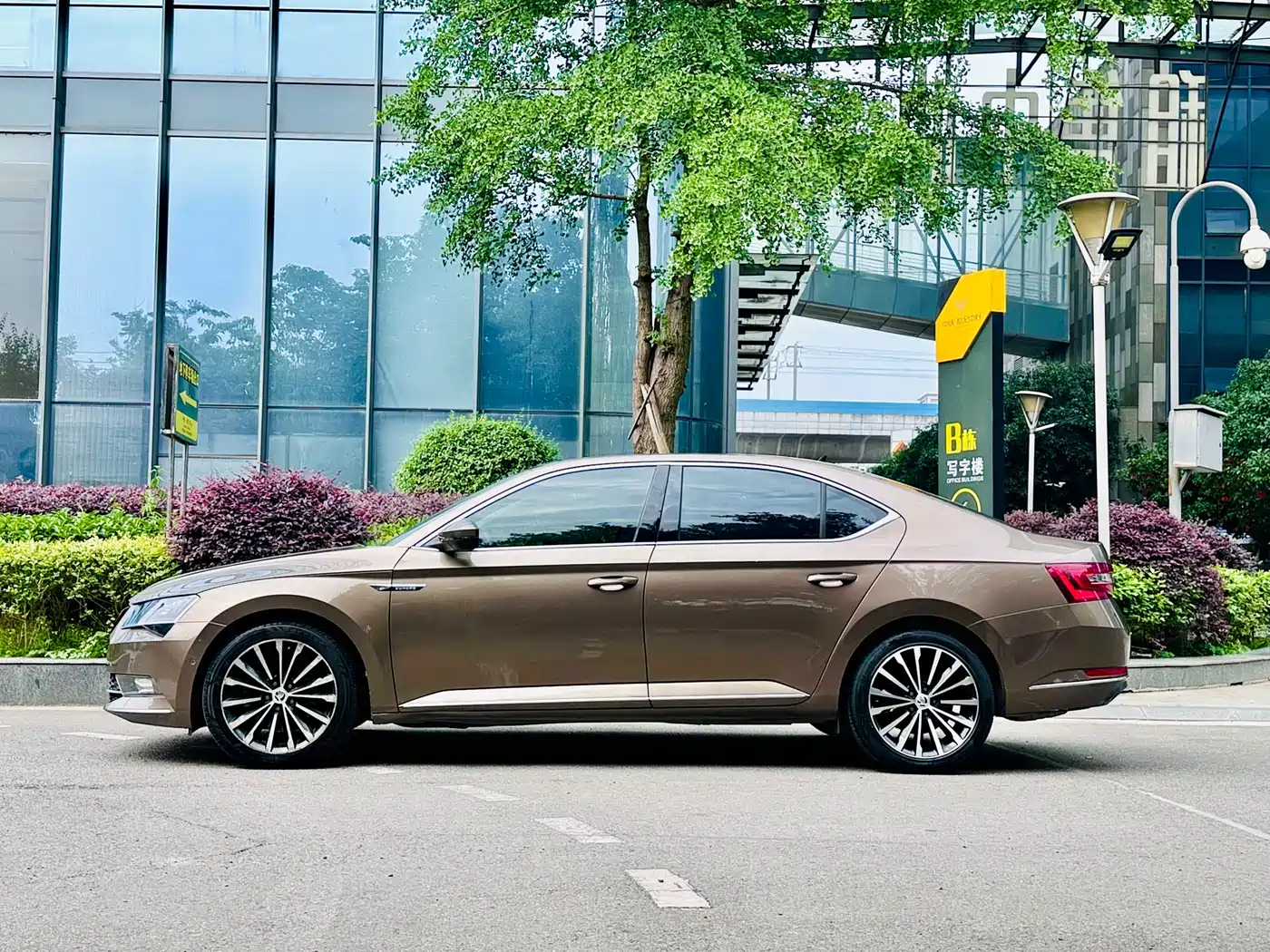 Škoda Superb 2016 TSI330 DSG Smart Edition фото 3