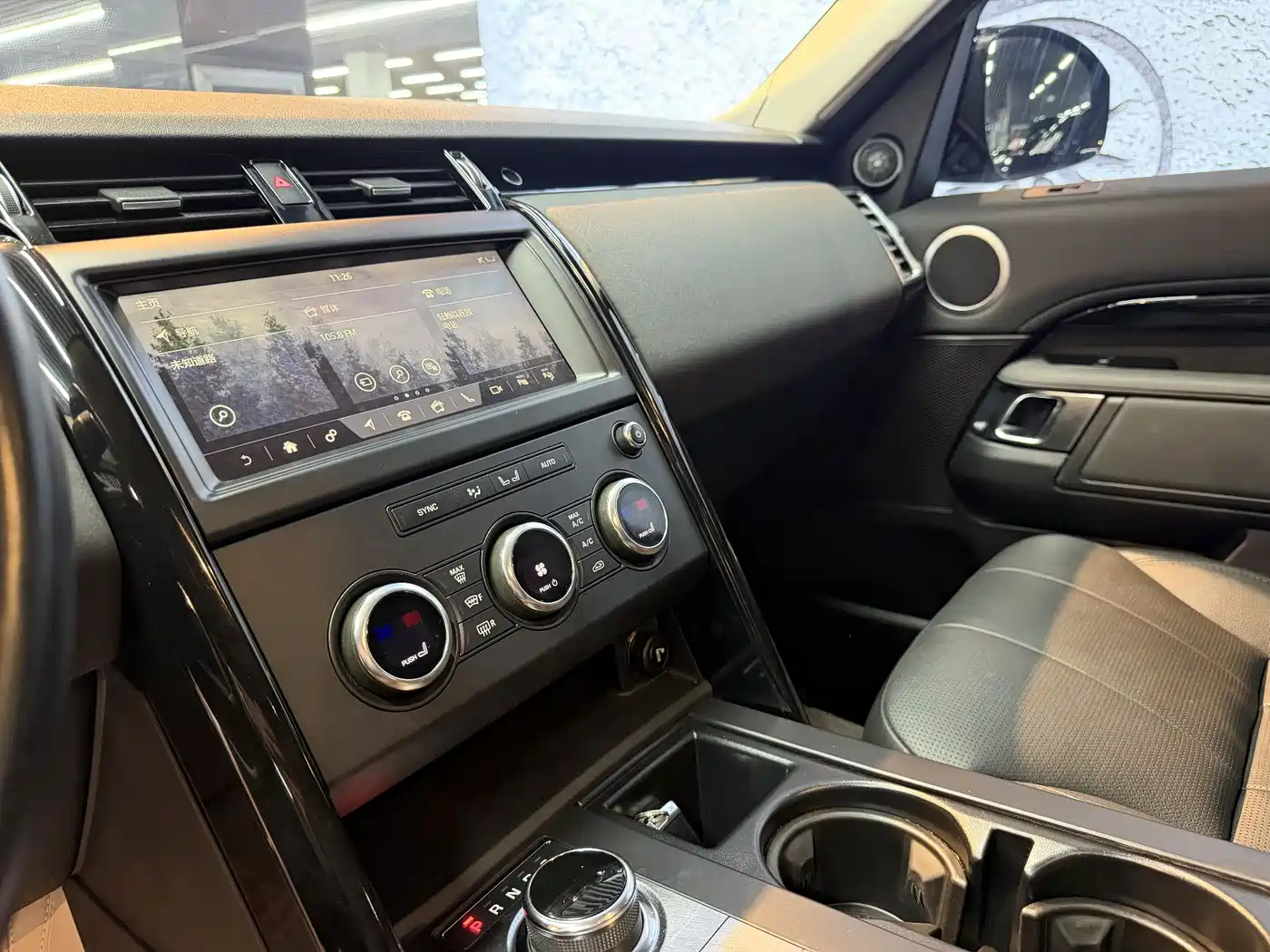 Land Rover Discovery 2019 2.0T SE фото 6