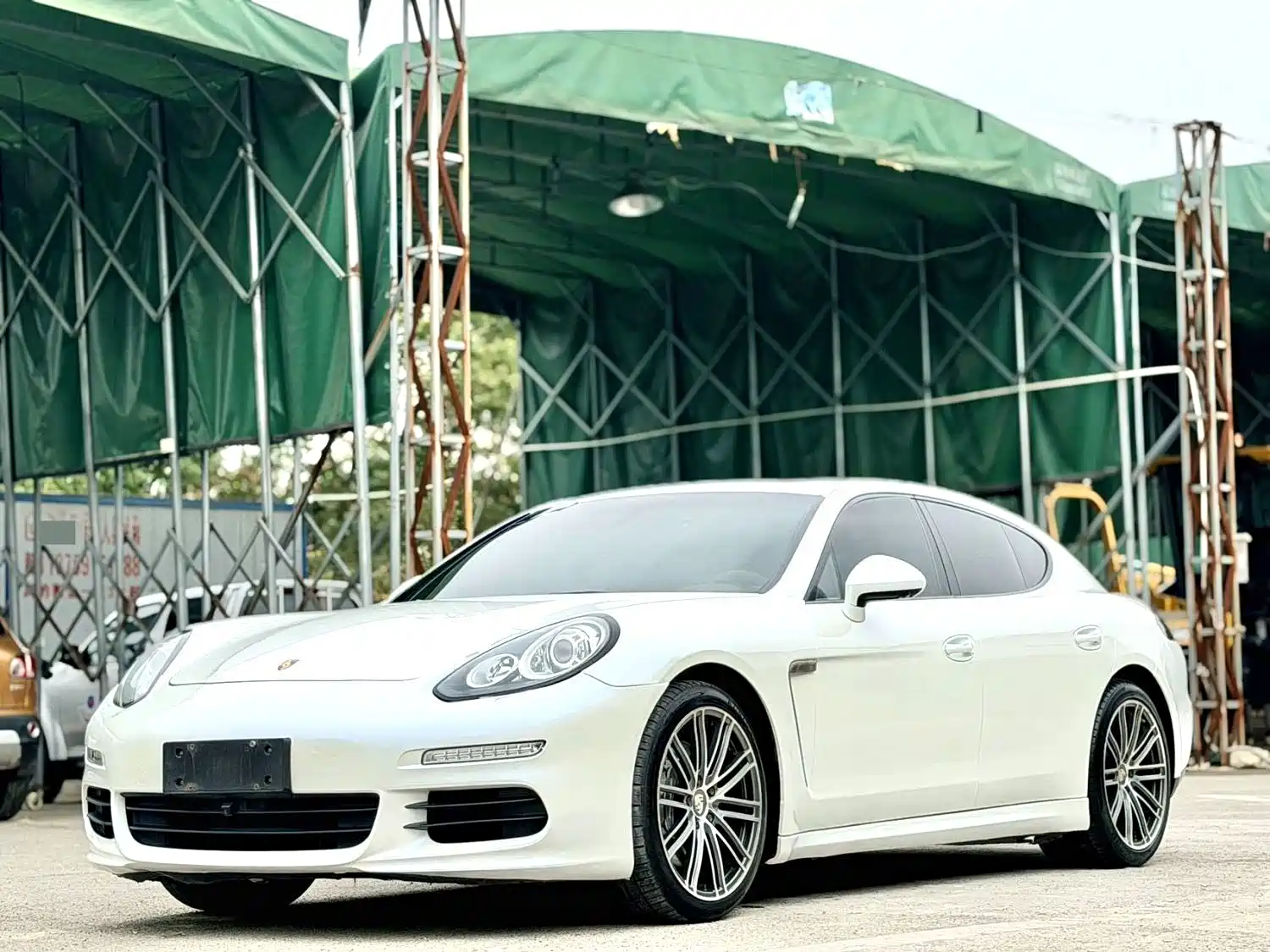 Photo 1 - Porsche Panamera