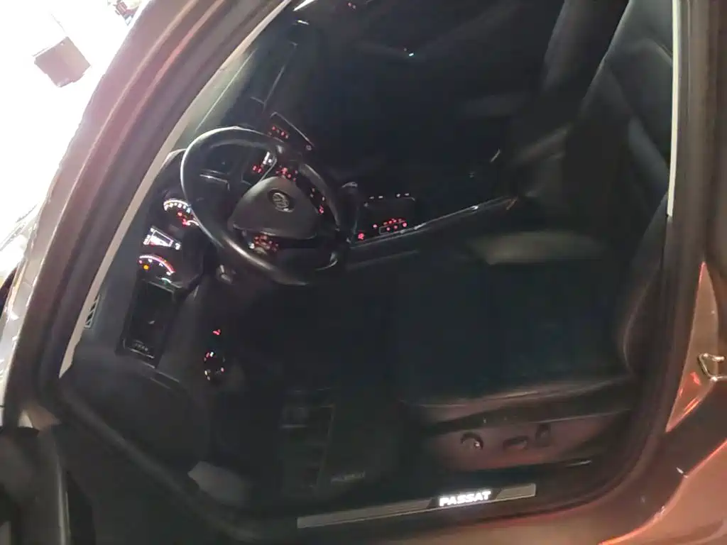 Фото 15 - Volkswagen Passat
