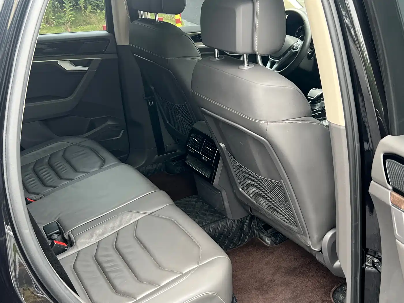 Volkswagen Touareg 2019 2.0TSI Sharp Wing Edition China VI фото 10