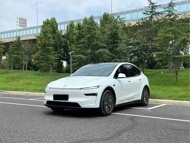 Tesla Model Y L 2025 Facelift Long Range AWD