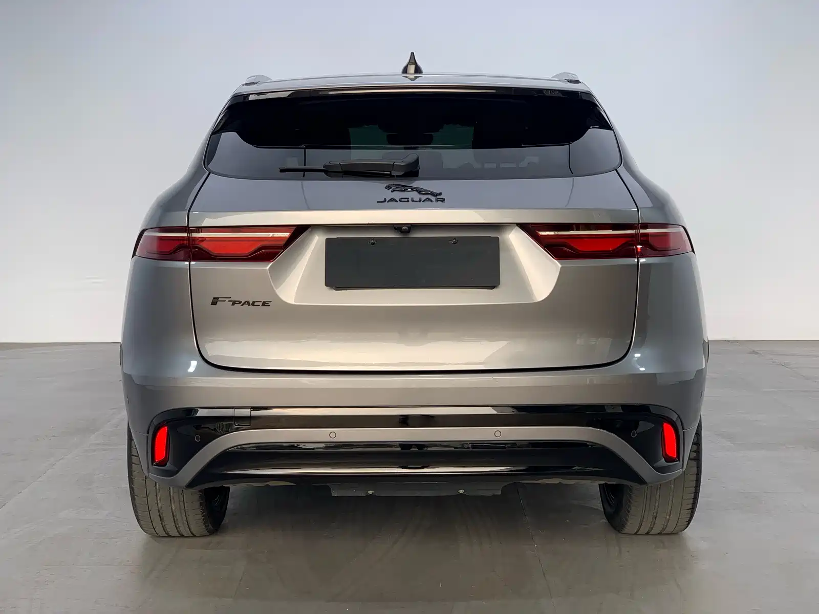 Фото 6 - Jaguar F-PACE