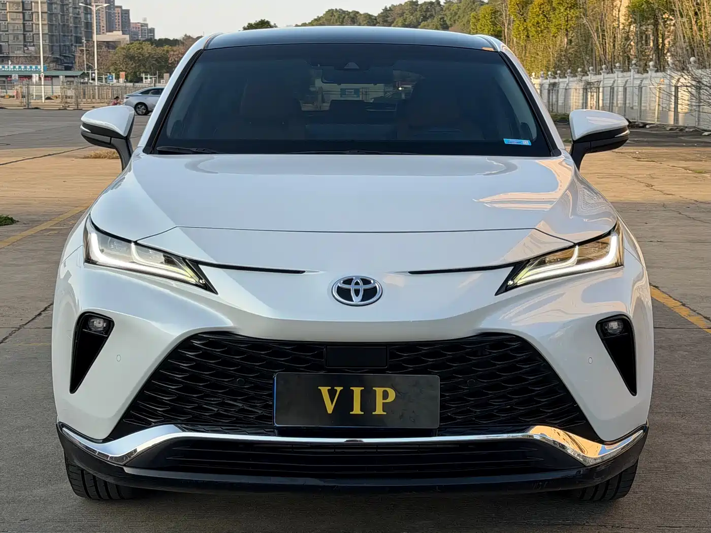 Toyota Venza 2022 2.0L CVT 2WD Premium фото 2
