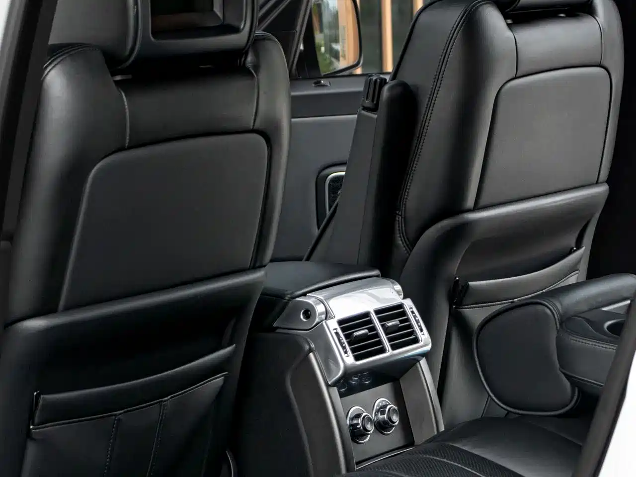 Photo 18 - Land Rover Range Rover