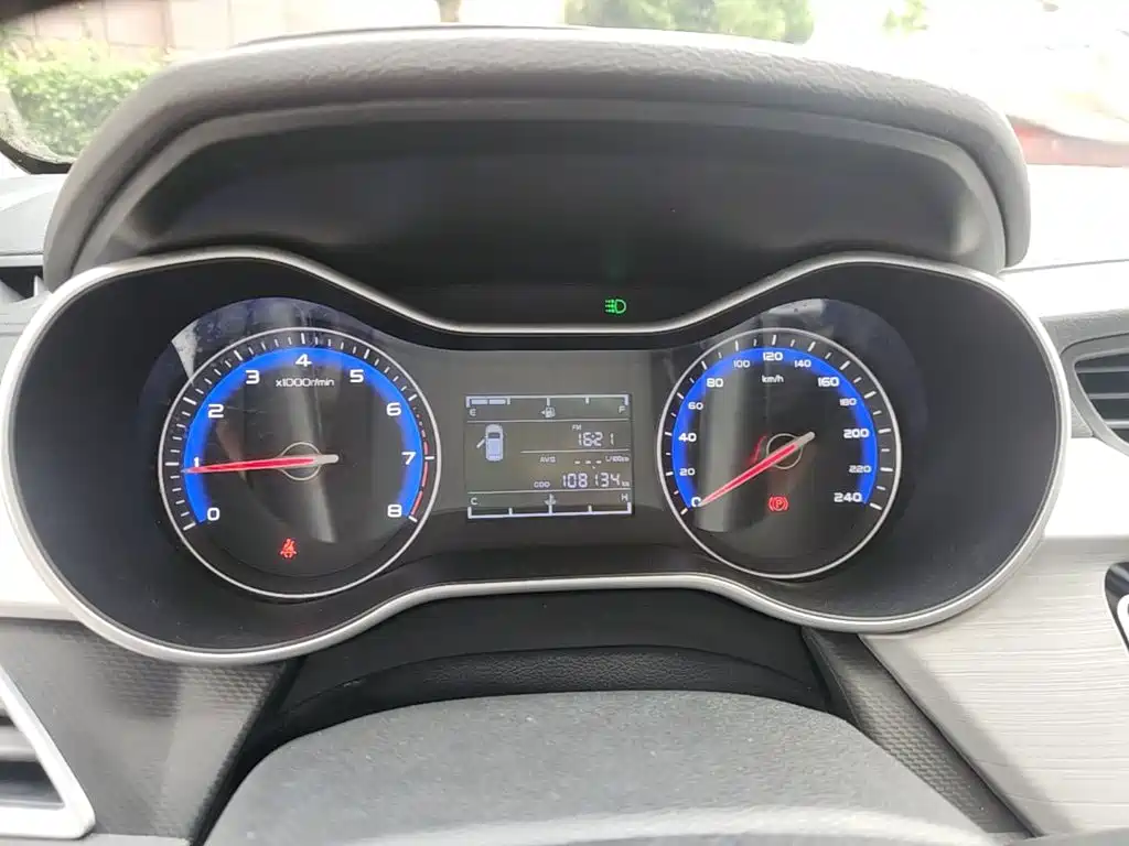 Фото 12 - Geely Vision