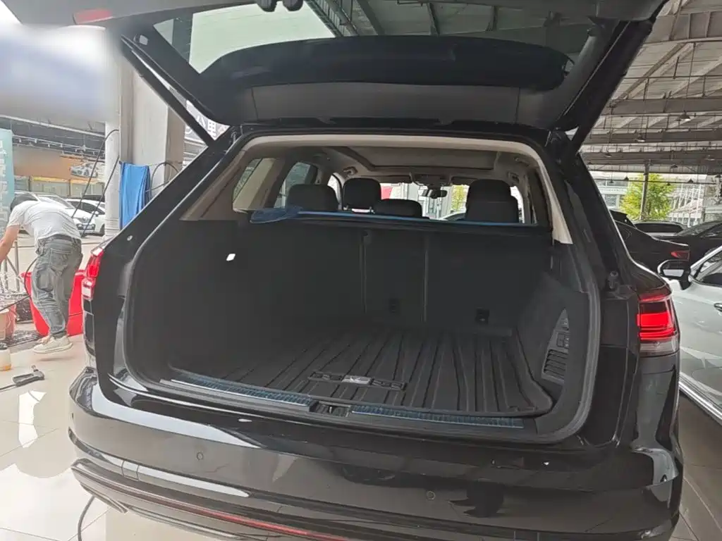 Фото 15 - Volkswagen Touareg
