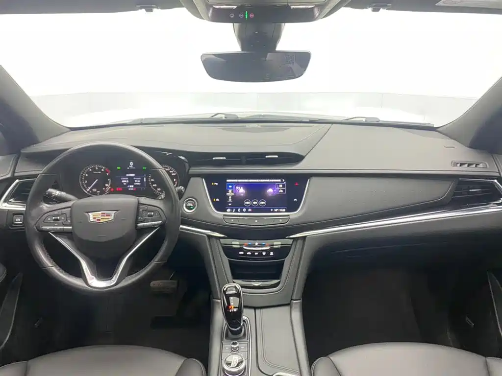 CADILLAC XT6