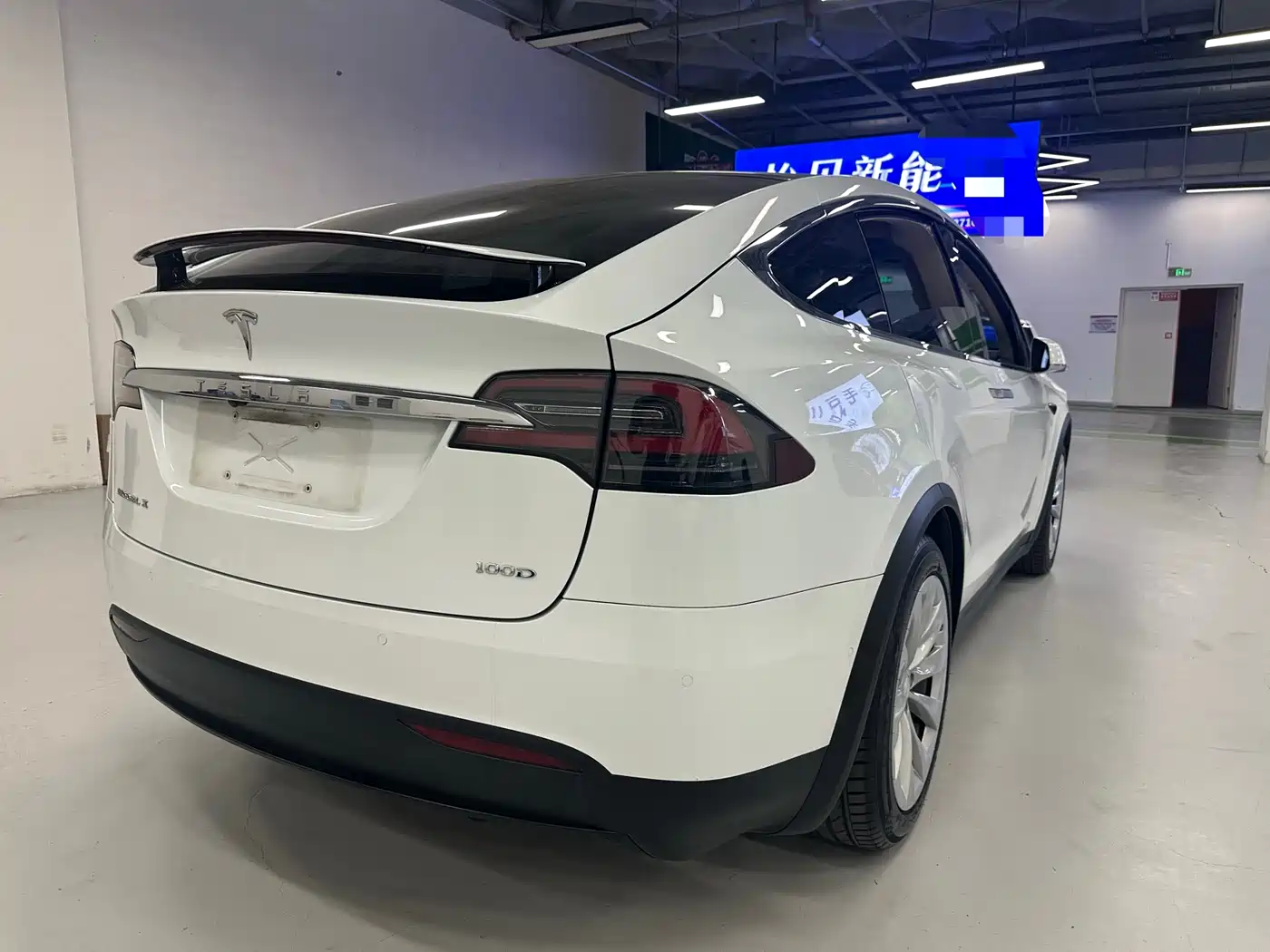 TESLA MODEL X