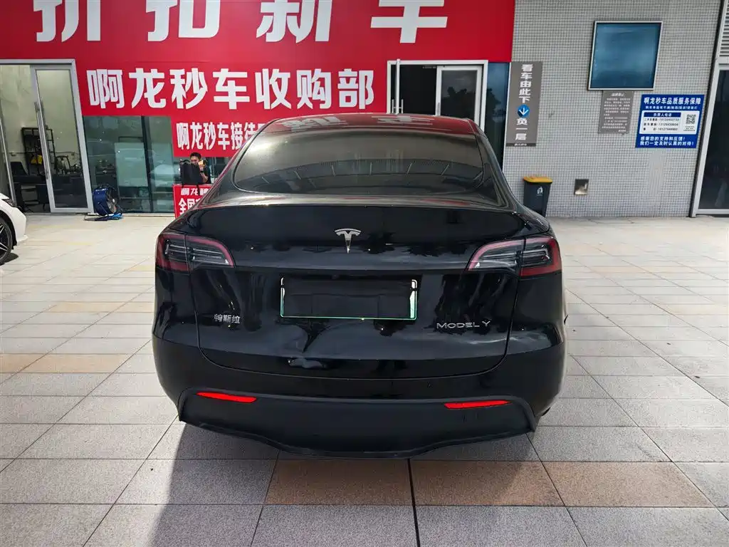 Фото 9 - Tesla Model Y