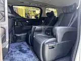 Фото 15 - Toyota Vellfire
