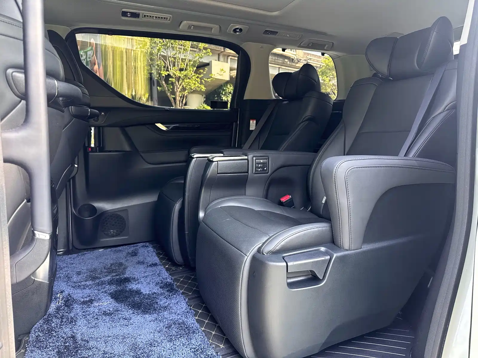 Фото 15 - Toyota Vellfire
