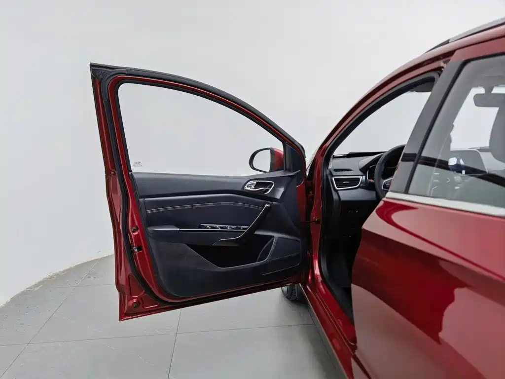 Baojun 310 2017 2017 1.5L Auto Luxury
