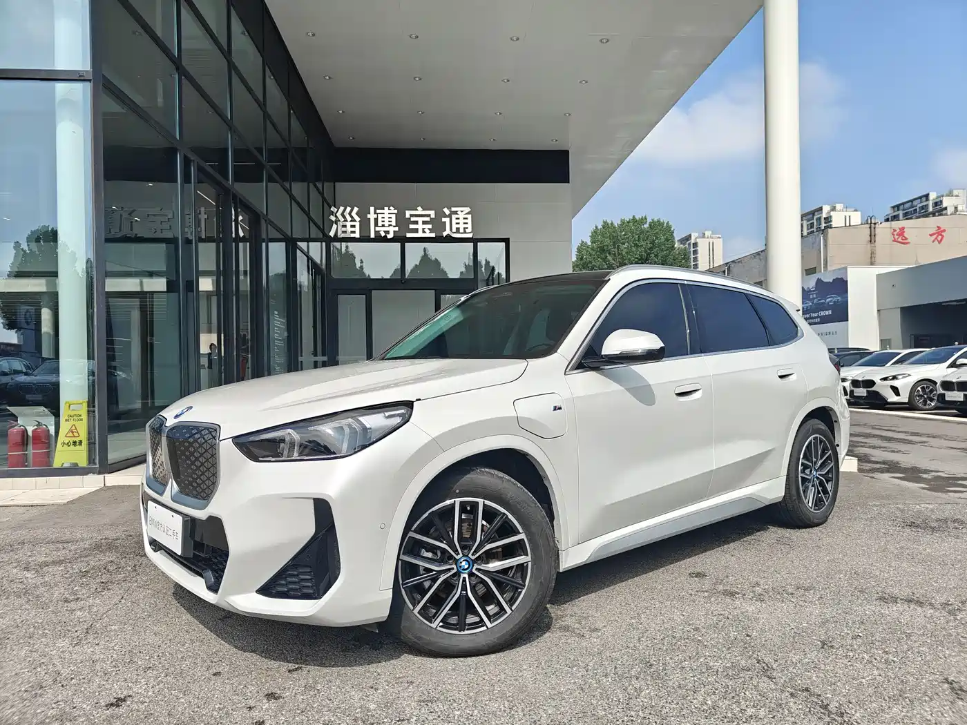 BMW iX1 2023 eDrive25L M Sport Package фото 4